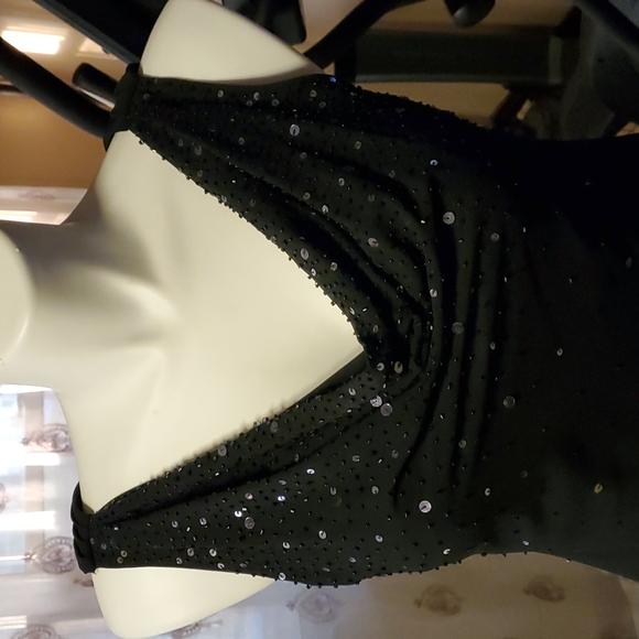 Black evening gown with beading - Picture 3 of 12